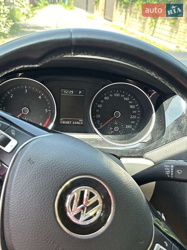 Седан Volkswagen Jetta 2016 в 
