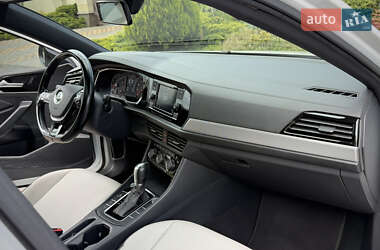 Седан Volkswagen Jetta 2019 в 