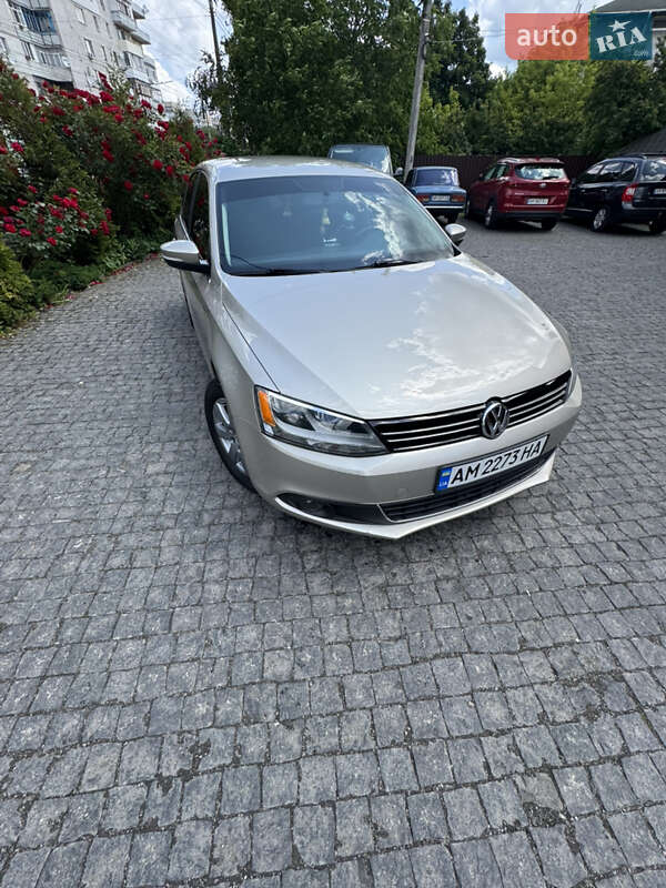 Седан Volkswagen Jetta 2013 в Житомире