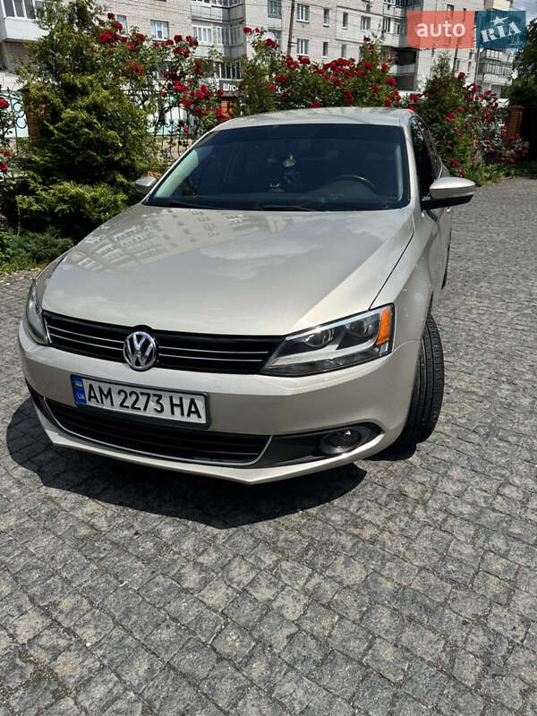 Седан Volkswagen Jetta 2013 в Житомире