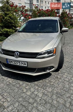 Седан Volkswagen Jetta 2013 в 