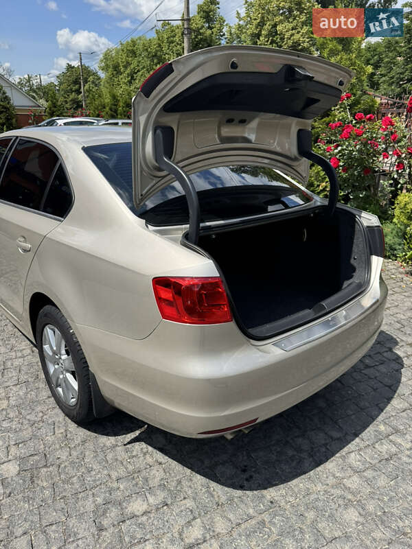Седан Volkswagen Jetta 2013 в Житомире