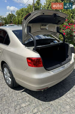 Седан Volkswagen Jetta 2013 в 