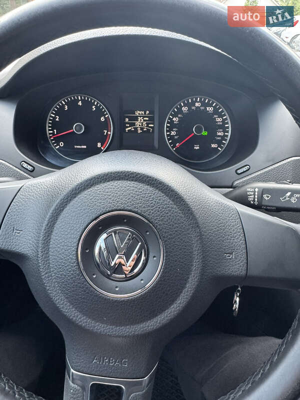 Седан Volkswagen Jetta 2013 в Житомире