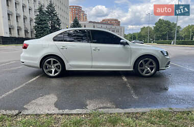 Седан Volkswagen Jetta 2015 в 