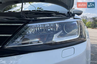 Седан Volkswagen Jetta 2015 в 