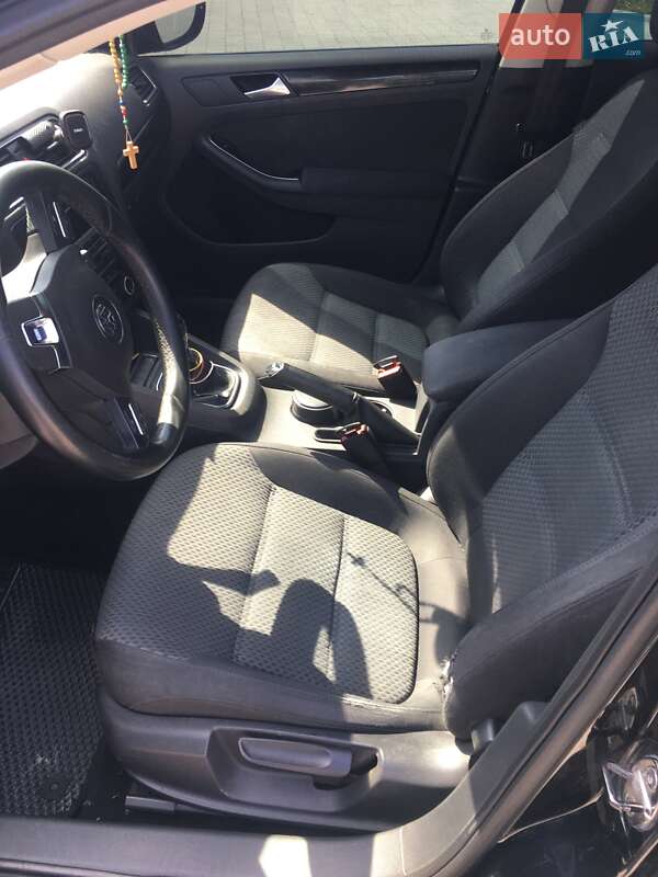 Седан Volkswagen Jetta 2012 в Львове