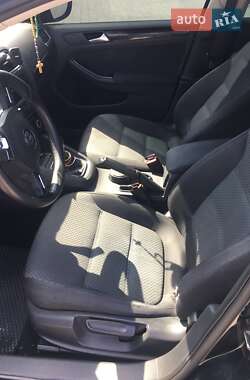 Седан Volkswagen Jetta 2012 в 