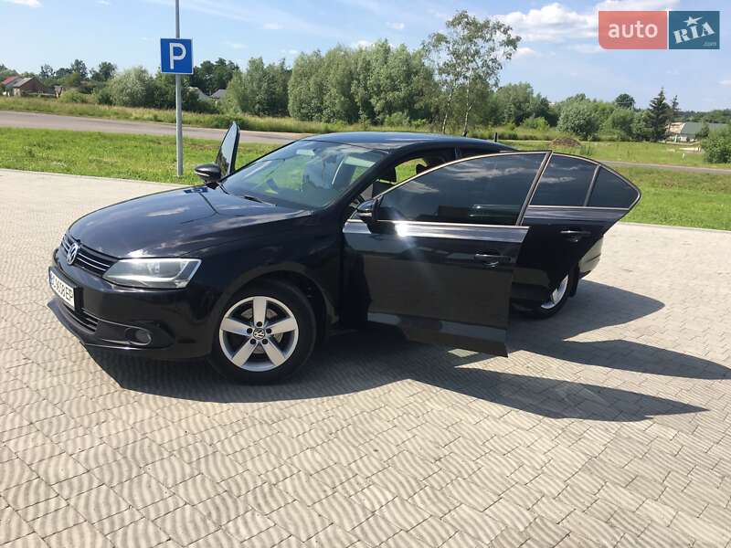 Седан Volkswagen Jetta 2012 в Львове