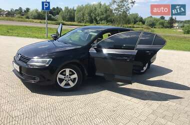 Седан Volkswagen Jetta 2012 в 