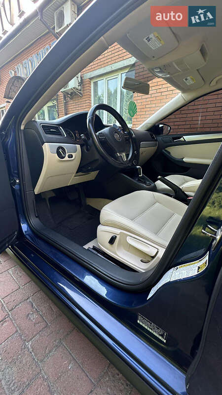 Седан Volkswagen Jetta 2013 в Києві