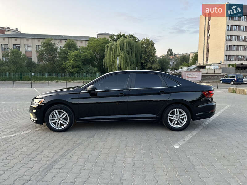 Седан Volkswagen Jetta 2020 в Черновцах