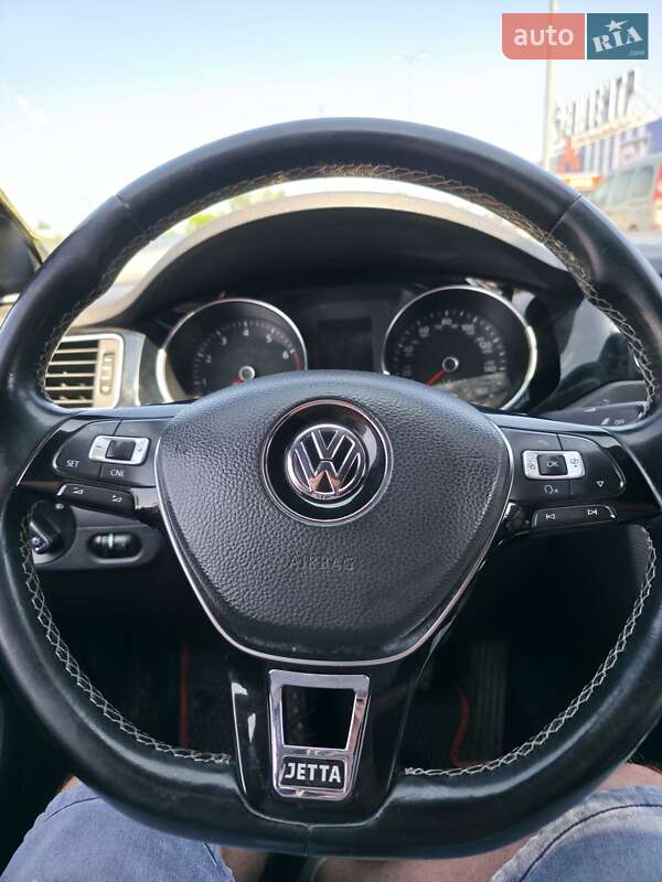 Седан Volkswagen Jetta 2015 в Нововолинську