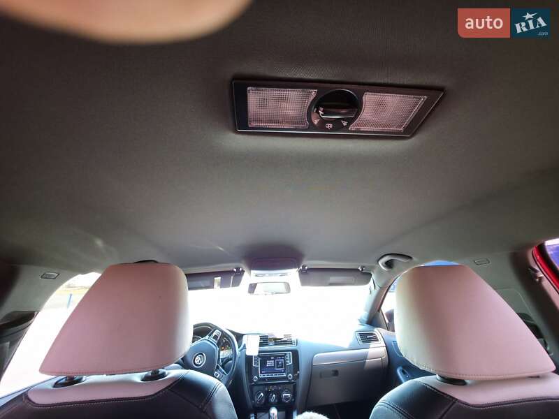 Седан Volkswagen Jetta 2015 в Нововолинську