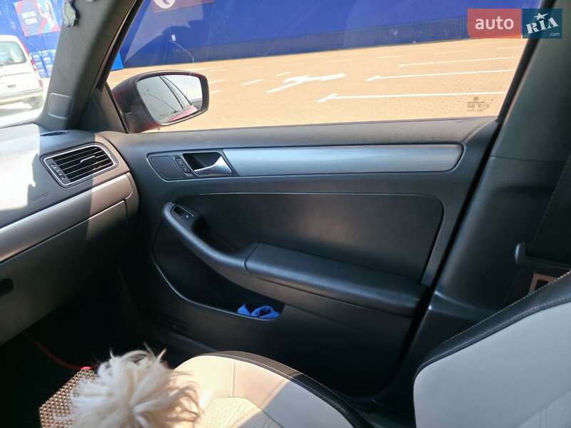 Седан Volkswagen Jetta 2015 в Нововолинську