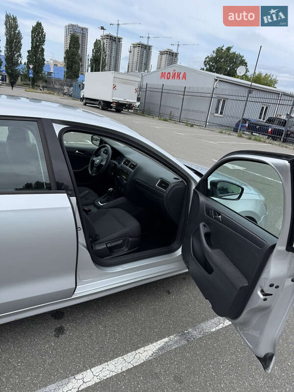 Седан Volkswagen Jetta 2011 в Киеве