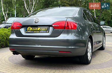 Седан Volkswagen Jetta 2013 в 