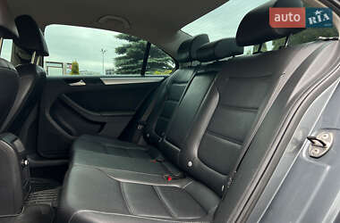 Седан Volkswagen Jetta 2013 в 