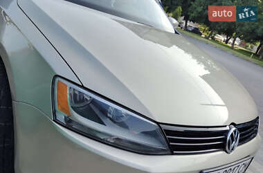 Седан Volkswagen Jetta 2012 в 