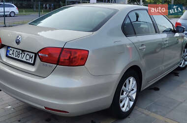 Седан Volkswagen Jetta 2012 в 