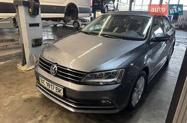 Седан Volkswagen Jetta 2016 в Львові