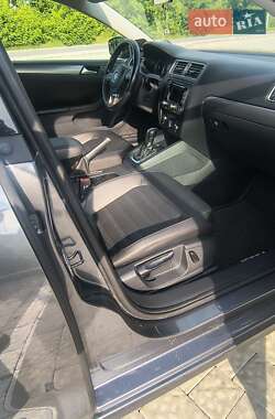 Седан Volkswagen Jetta 2014 в 