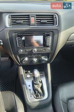 Седан Volkswagen Jetta 2014 в 