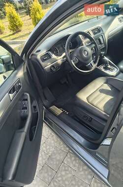 Седан Volkswagen Jetta 2014 в 