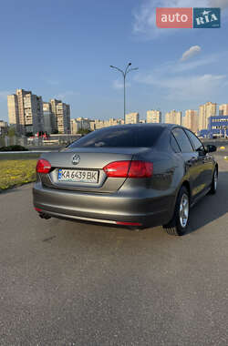 Седан Volkswagen Jetta 2013 в 