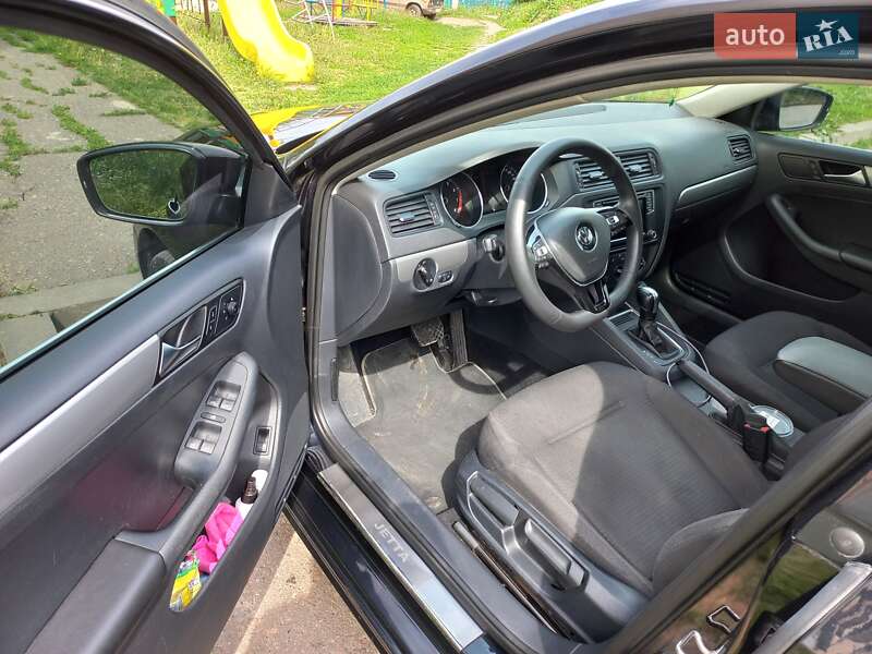 Седан Volkswagen Jetta 2015 в Чугуеве