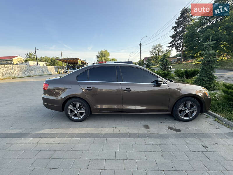 Седан Volkswagen Jetta 2014 в Ужгороді