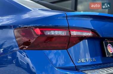 Седан Volkswagen Jetta 2023 в 
