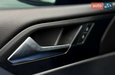 Седан Volkswagen Jetta 2023 в 