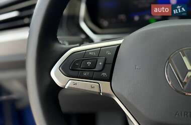 Седан Volkswagen Jetta 2023 в 