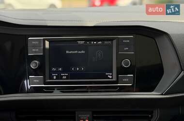 Седан Volkswagen Jetta 2023 в 