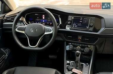 Седан Volkswagen Jetta 2023 в 