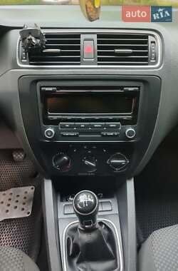Седан Volkswagen Jetta 2012 в 