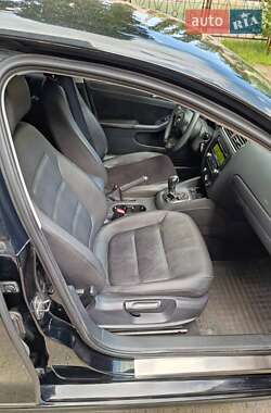 Седан Volkswagen Jetta 2011 в 