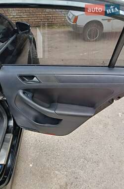 Седан Volkswagen Jetta 2011 в 