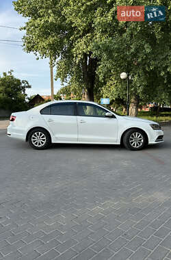 Седан Volkswagen Jetta 2016 в 
