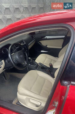 Седан Volkswagen Jetta 2012 в 