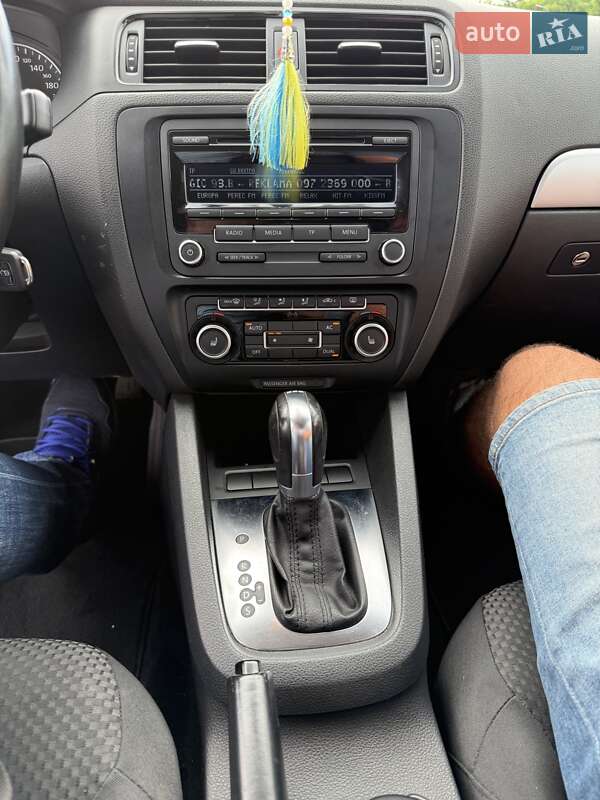 Седан Volkswagen Jetta 2011 в Киеве