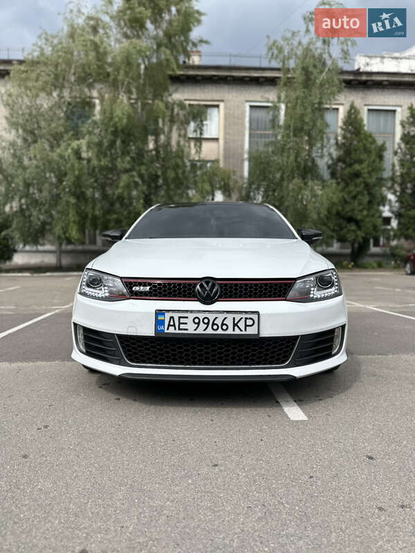 Седан Volkswagen Jetta 2014 в 