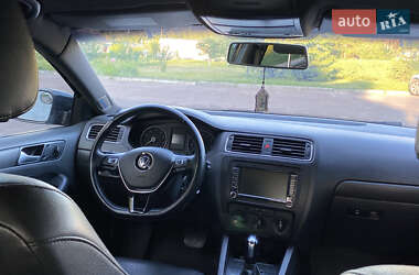 Седан Volkswagen Jetta 2013 в 