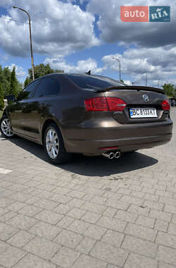 Седан Volkswagen Jetta 2011 в 