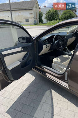Седан Volkswagen Jetta 2011 в 