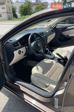 Седан Volkswagen Jetta 2011 в 