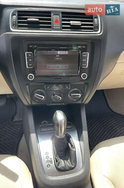 Седан Volkswagen Jetta 2011 в 