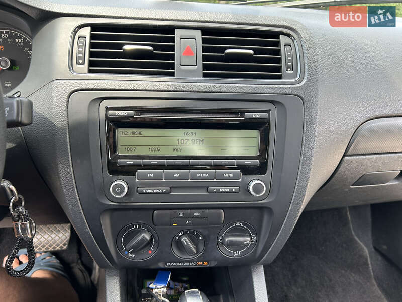 Седан Volkswagen Jetta 2011 в Кропивницком