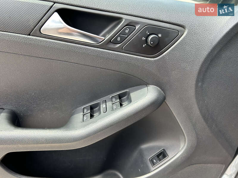 Седан Volkswagen Jetta 2011 в Кропивницком